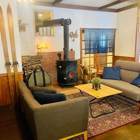 Guest House Zu-Thones Χακούμπα Εξωτερικό φωτογραφία