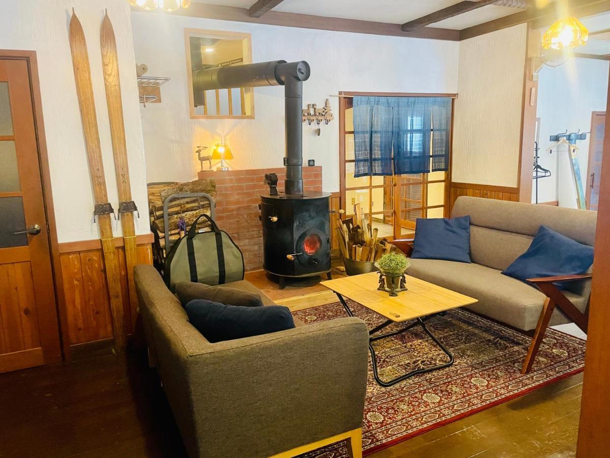 Guest House Zu-Thones Χακούμπα Εξωτερικό φωτογραφία